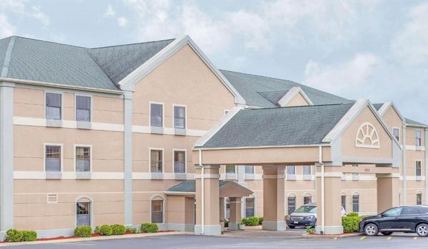ola-travel-hotel-Super 8 by Wyndham Freeport