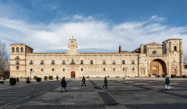 ola-travel-hotel-Parador de León