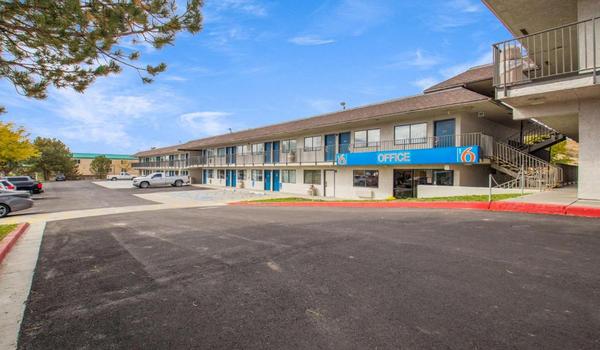ola-travel-hotel-Motel 6-Elko, NV