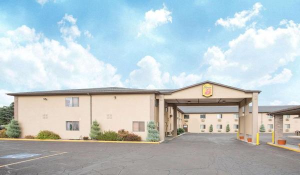 ola-travel-hotel-Super 8 by Wyndham Elko