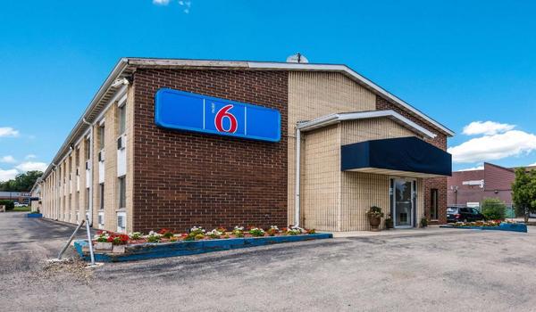 ola-travel-hotel-Motel 6-Madison, WI - East