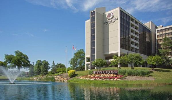 ola-travel-hotel-DoubleTree by Hilton Chicago - Oak Brook