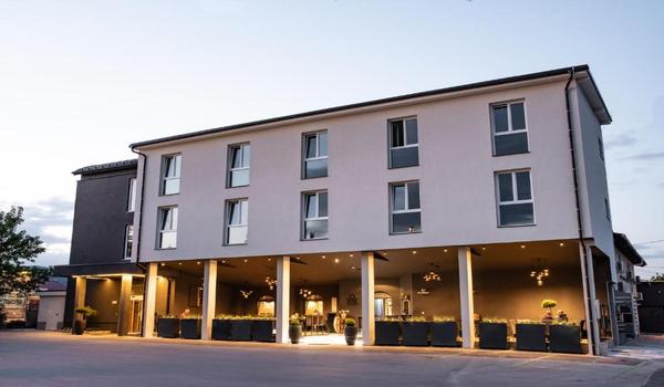 ola-travel-hotel-Hotel Slovenska Plaža