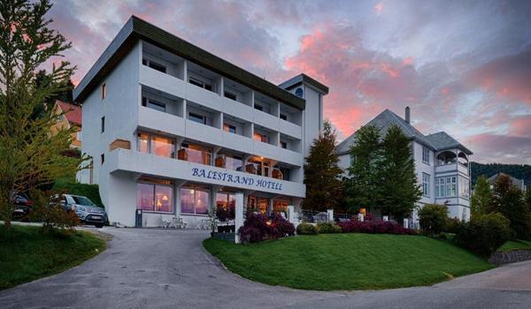 ola-travel-hotel-Balestrand Fjord Hotel