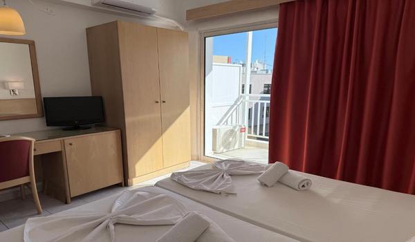 ola-travel-hotel-Savoy Hotel