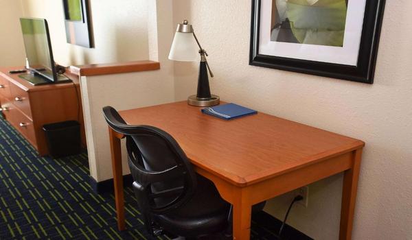 ola-travel-hotel-Fairfield Inn & Suites by Marriott Topeka