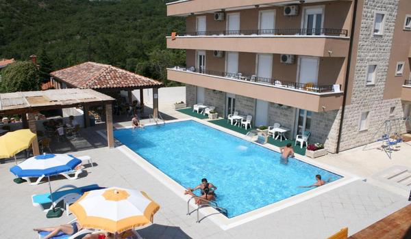 ola-travel-hotel-Apartments B&B Djurasevic
