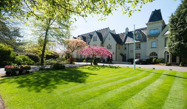 ola-travel-hotel-The Glen-yr-Afon House Hotel