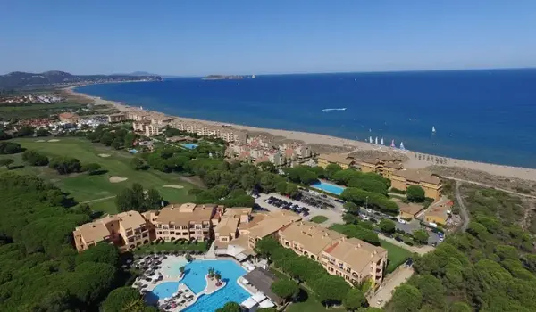 ola-travel-hotel-L'Escala Resort