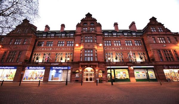 ola-travel-hotel-Crown & Mitre Hotel