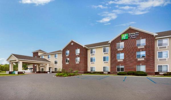 ola-travel-hotel-Holiday Inn Resort Traverse City