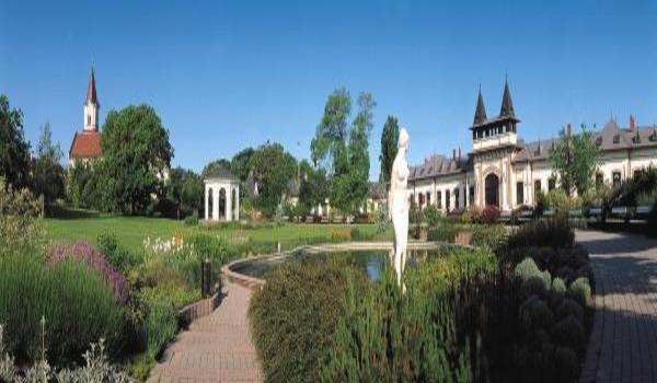ola-travel-hotel-Balaton Hotel