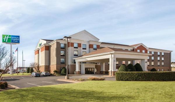 ola-travel-hotel-La Quinta Inn & Suites by Wyndham Lawton / Fort Sill