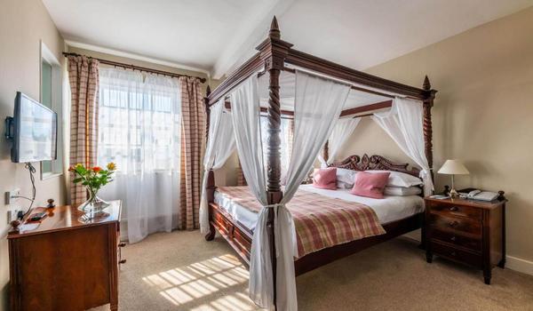 ola-travel-hotel-The White Hart Hotel
