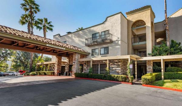 ola-travel-hotel-Quality Inn & Suites Orange County