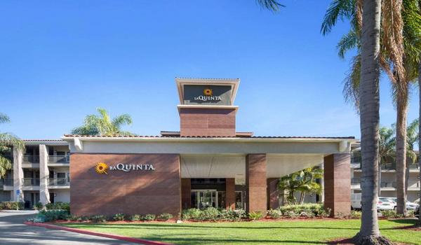 ola-travel-hotel-La Quinta Inn & Suites by Wyndham Orange County Airport