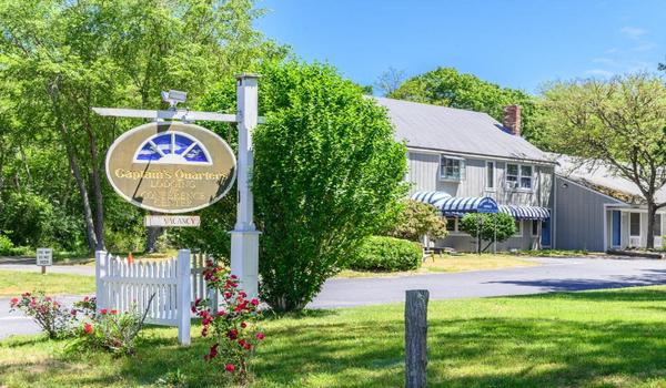 ola-travel-hotel-Captain's Quarters Motel and Conference Center