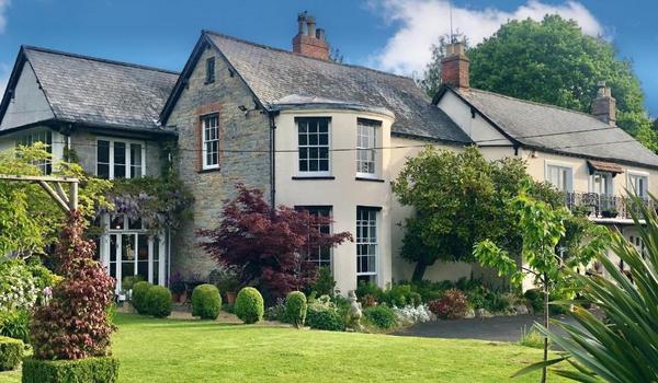 ola-travel-hotel-The Wellington Hotel