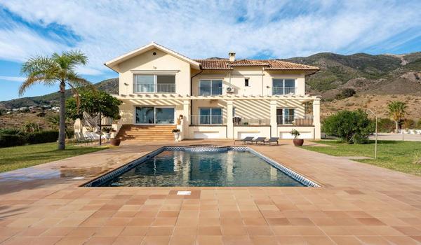 ola-travel-hotel-Hotel Villa Dester