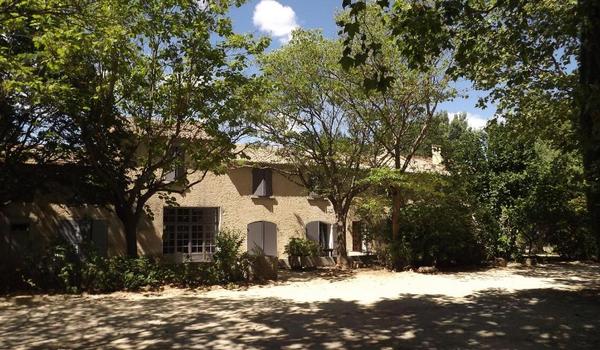 ola-travel-hotel-Bastide De Cavaillon