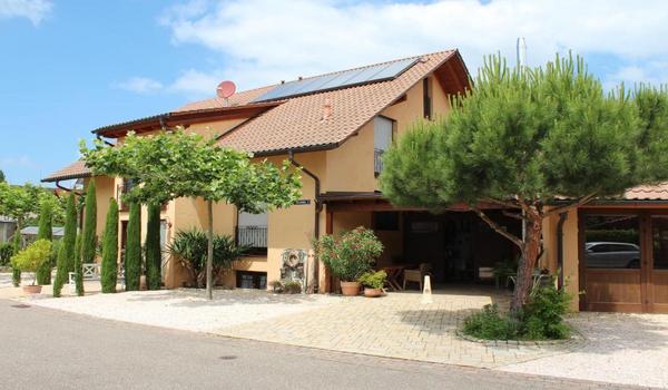 ola-travel-hotel-Hotel Neuenburg