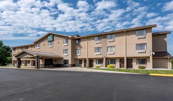 ola-travel-hotel-Quality Inn and Suites Warren