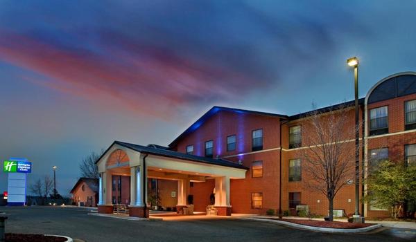 ola-travel-hotel-Holiday Inn Express & Suites Batesville, an IHG Hotel