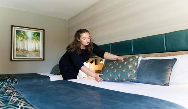 ola-travel-hotel-Scotts Hotel