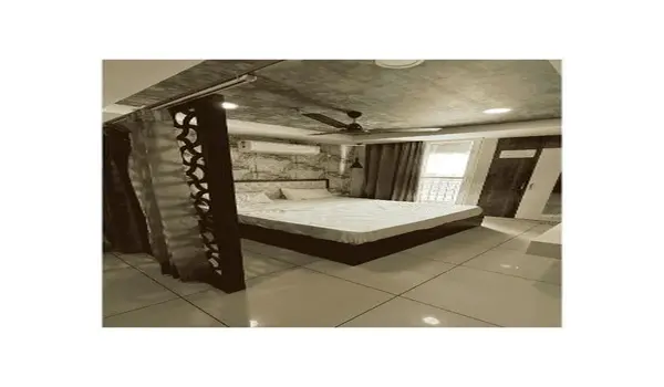 ola-travel-hotel-The Royal Castle