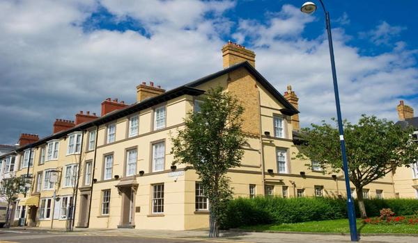 ola-travel-hotel-Four Seasons Hotel