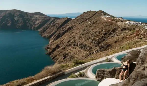 ola-travel-hotel-Lilium Villas Santorini