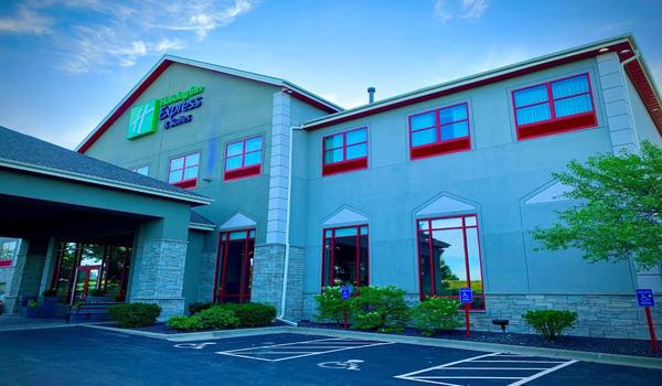 ola-travel-hotel-Holiday Inn Express & Suites Olathe North