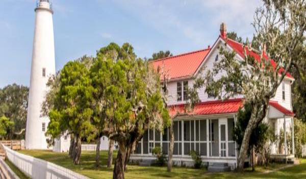 ola-travel-hotel-The Castle on Silver Lake