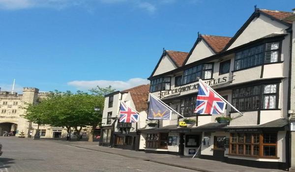 ola-travel-hotel-The Crown at Wells