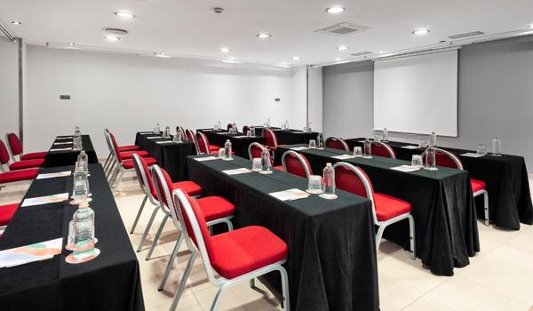 ola-travel-hotel-Melia Maria Pita