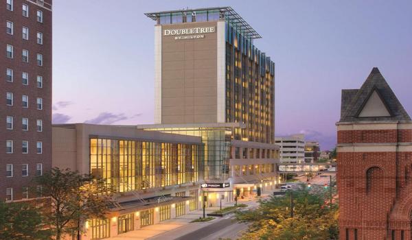 ola-travel-hotel-DoubleTree by Hilton Cedar Rapids Convention Complex